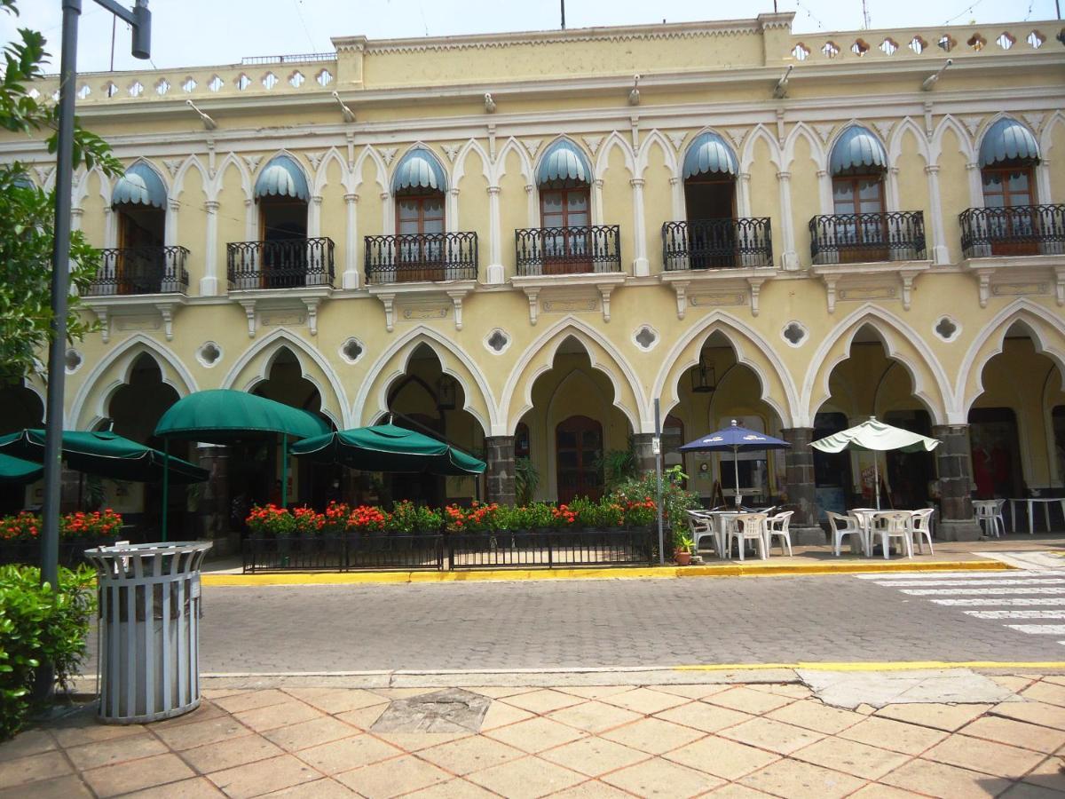 Hotel Concierge Plaza Colima Buitenkant foto