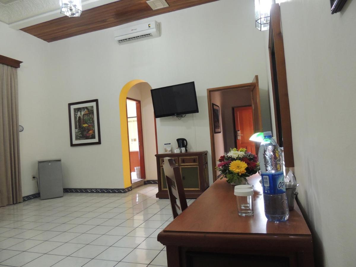 Hotel Concierge Plaza Colima Buitenkant foto